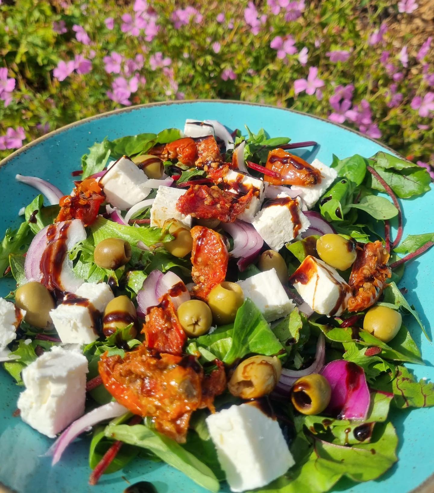 The weather today is going to be lovely so we are celebrating with this week's special.....

Mediterranean Salad

Enjoy a bowl of fresh mixed salad leaves, chunky feta, sun dried tomatoes and mixed olives finished with a generous drizzle of balsamic glaze.

#headlandsfarm #headlandsfarmcoffeeshop #salad #Mediterraneansalad #sunshine
